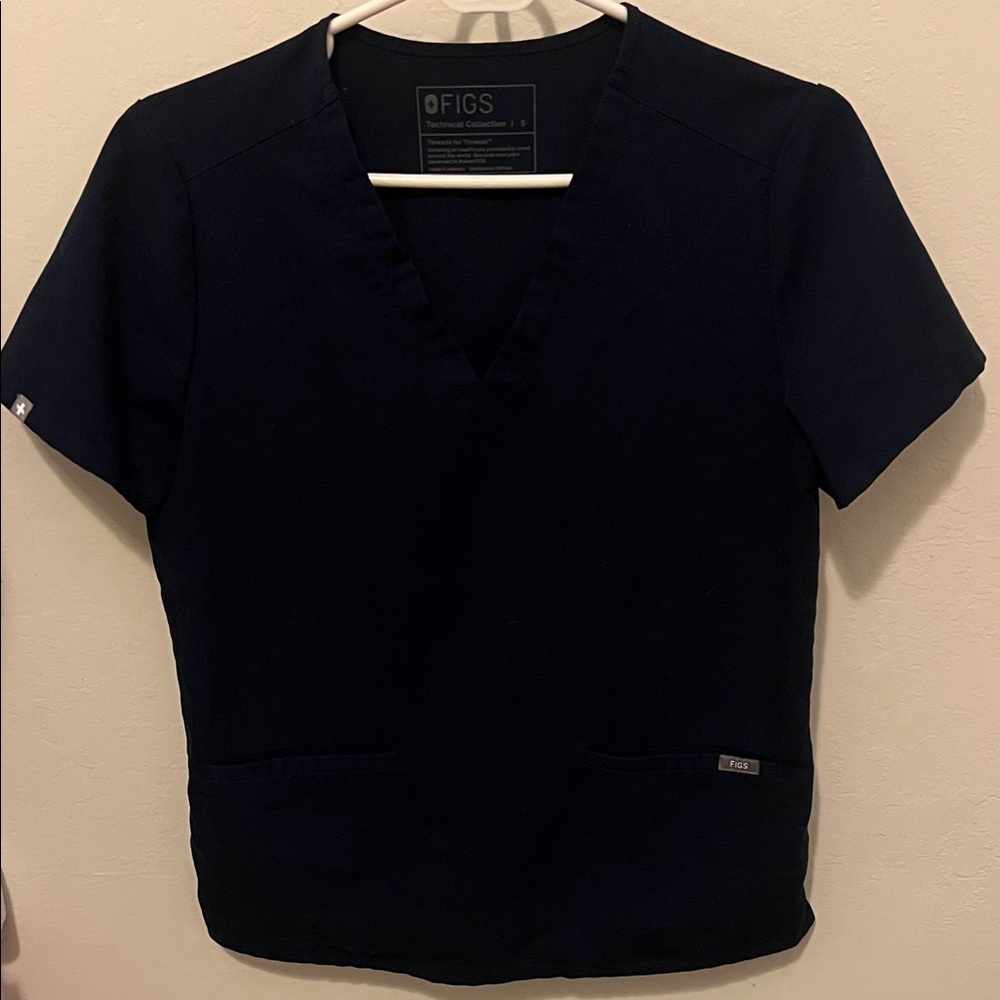 FIGS Women's Navy Casma Top
